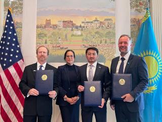 ХХХ әйелі қаншық қара еркекті қалайды