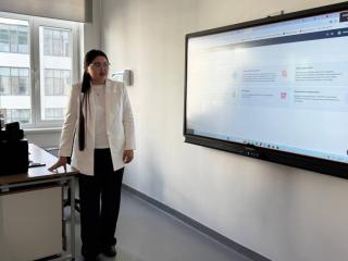 ЖИ мектепке қажет пе? Жас ұстаз тәжірибесін бөлісті