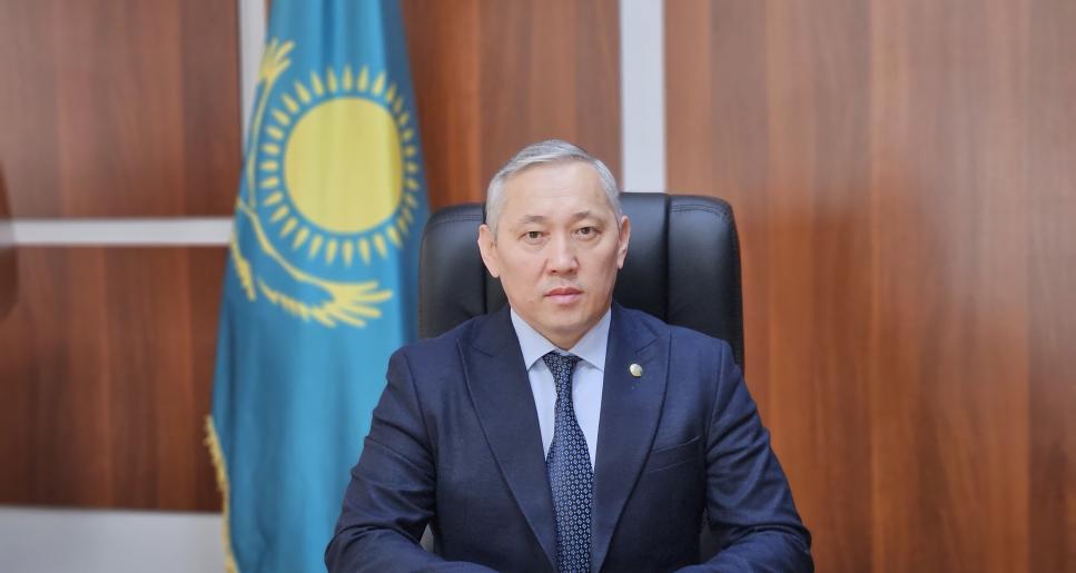 Мемлекеттік қызметшілерге сыйлыққа тиым: заң мен тәртіп