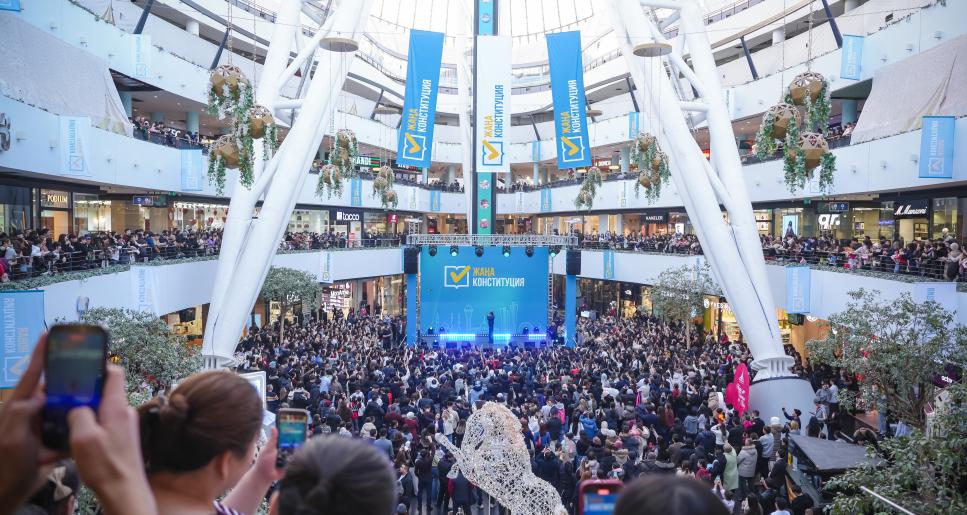 Астанада референдумды қолдауға бағытталған жастар концертіне 10 мыңнан астам адам қатысты