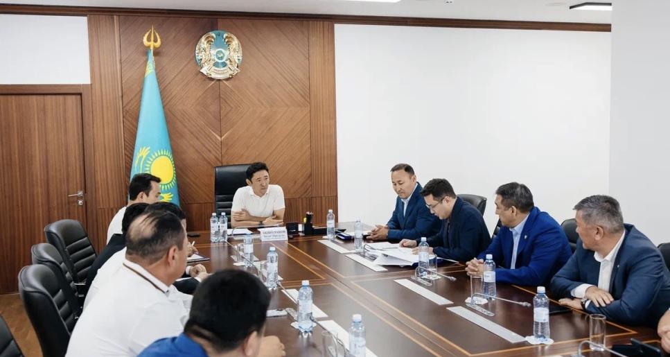 Болат Ақшолақов жылыту науқанына дайындық жөнінде жиын өткізді